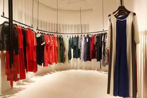 初秋不會穿搭 收藏南油服裝批發(fā)市場這7家原創(chuàng)品牌店鋪就行啦